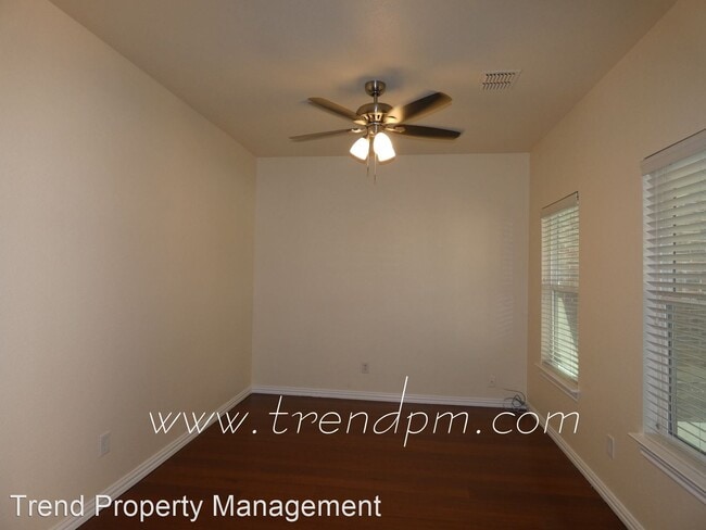 Building Photo - 5 br, 3.5 bath House - 1501 Kingfisher Drive