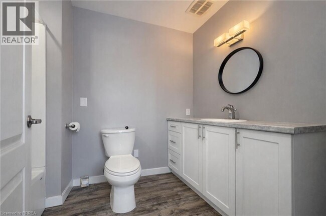 Building Photo - 33 Dumfries St