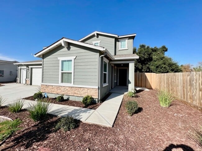 Building Photo - Beautiful 5 Bedroom, 3.5 Bath Home with Ad...