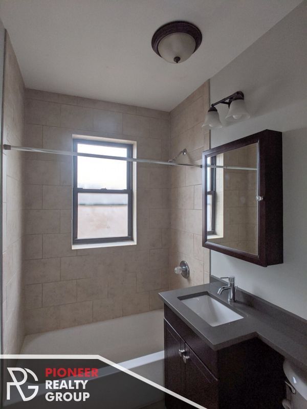 Foto del edificio - 4546 N Damen Ave