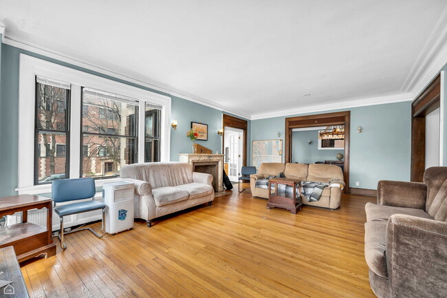 Building Photo - 1347 E Hyde Park Blvd