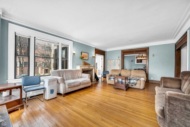 Foto del edificio - 1347 E Hyde Park Blvd