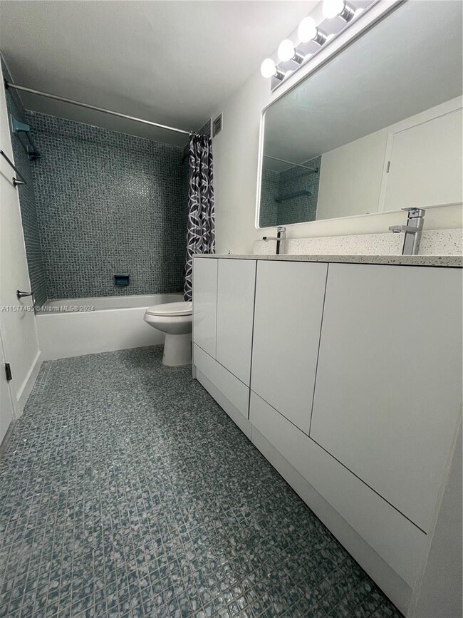 Building Photo - 1351 NE Miami Gardens Dr