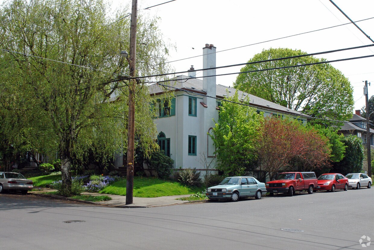 Primary Photo - 1404 NE Hancock St