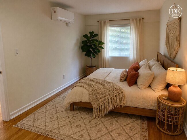 Building Photo - 1 Bed 1 Bath with In Unit Laundry and AC Available in PRIME Echo Park!