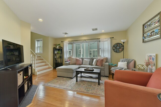 Foto del edificio - 335 W 4th St