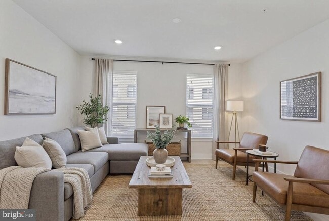 Building Photo - 2709 Light St