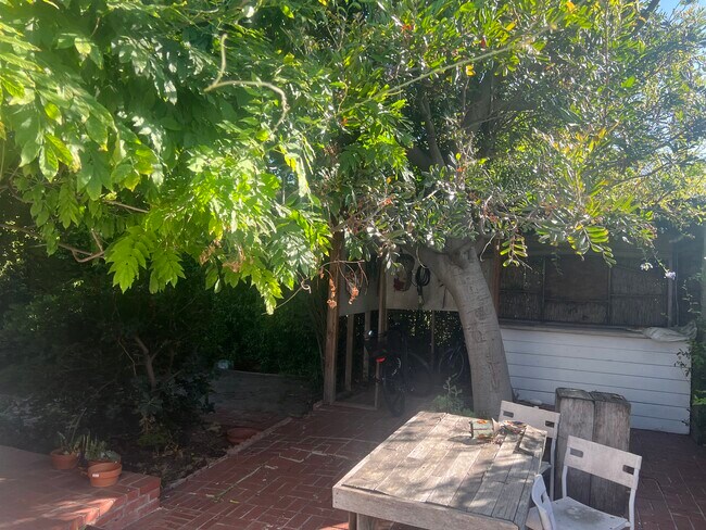 Foto del edificio - 2431 20th St
