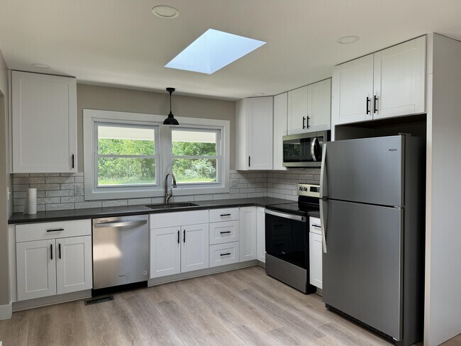 Building Photo - 4748 Beecher Rd