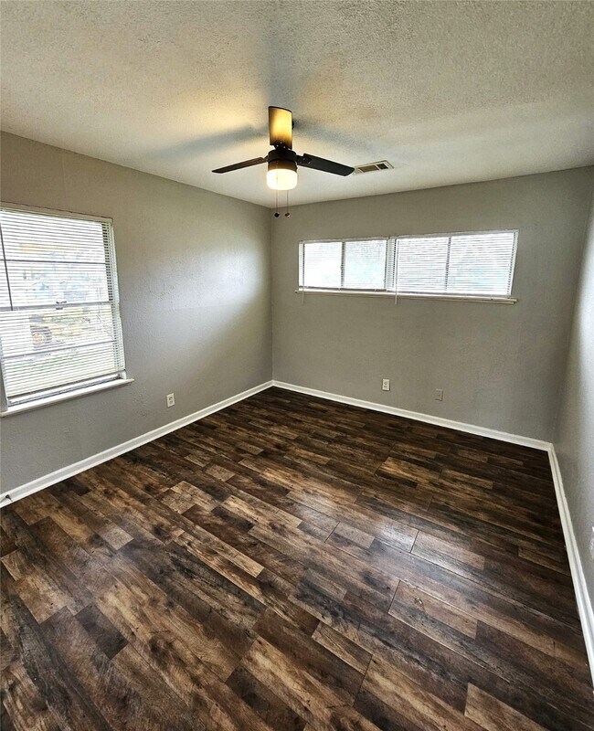 Building Photo - 5935 Beldart St