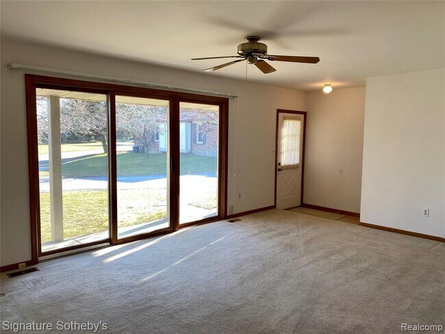 Building Photo - 49261 Chestnut Hill Ct