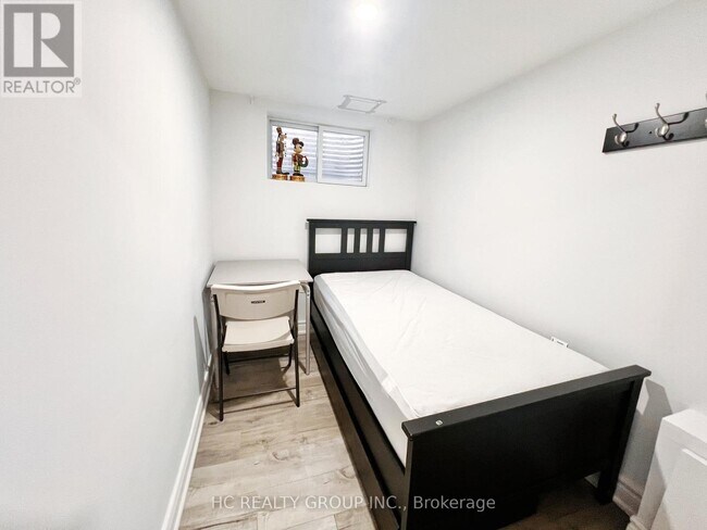 Building Photo - 150 Hollyberry Trail