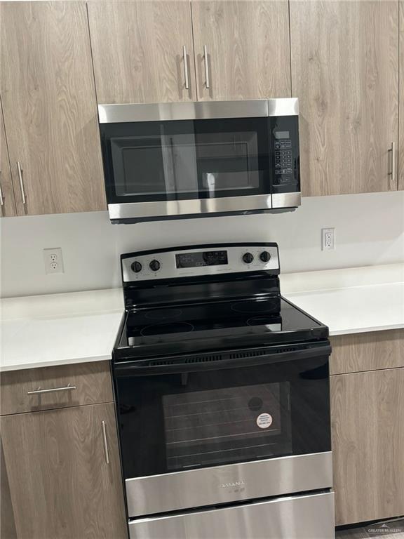 Foto del edificio - 4800 West Dr