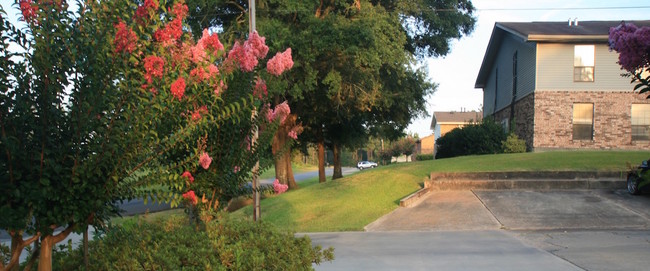 Building Photo - Green Ridge Apartments