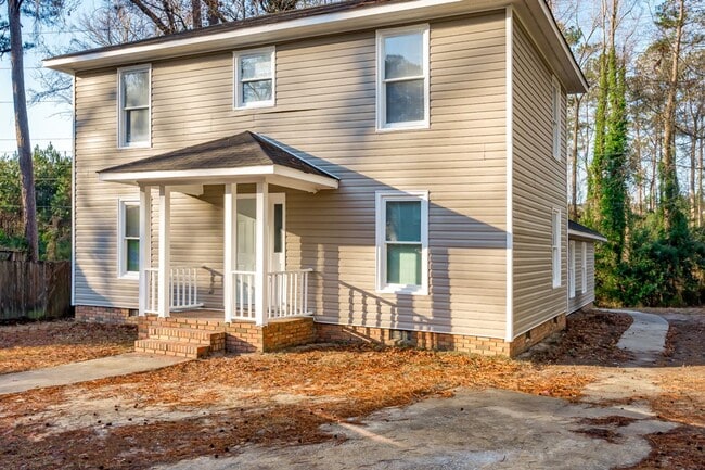 Building Photo - Newly renovated unit close to I-77 and I-20