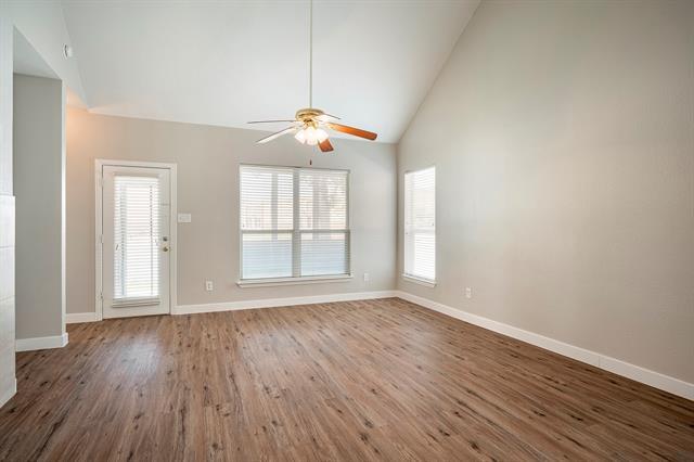 Foto del edificio - 9902 Maple Dr