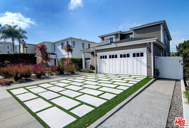 Foto del edificio - 2947 Kelton Ave