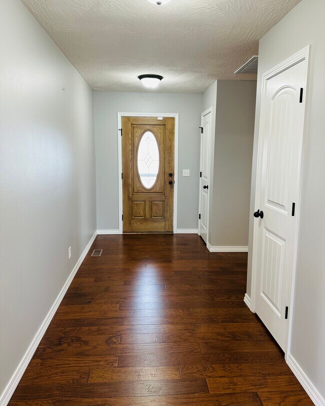 Foto del edificio - 310 Teakwood St