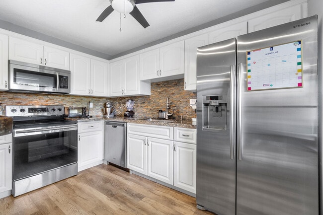 Building Photo - 126 Sparrow Dr