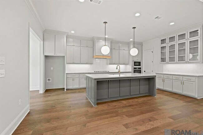 Building Photo - 8718 Brentwood Pk Ave