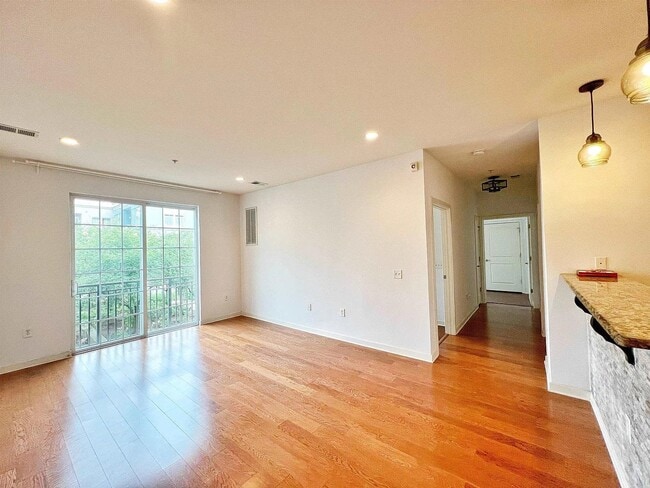 Building Photo - 443 2nd St