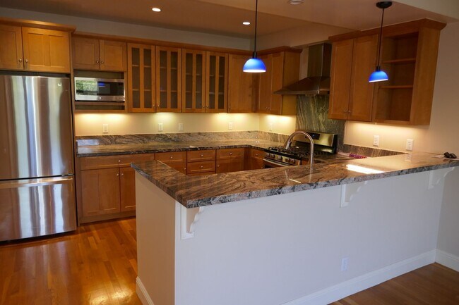 Foto del edificio - IMMACULATE MULTI-LEVEL HOME BUILT IN 2002 ...