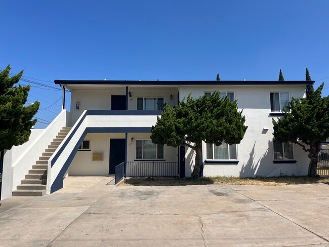 Foto del edificio - 335 E 1st St