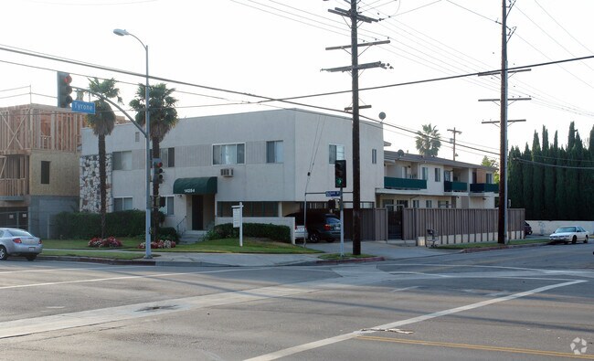 Building Photo - 14254 Burbank Blvd