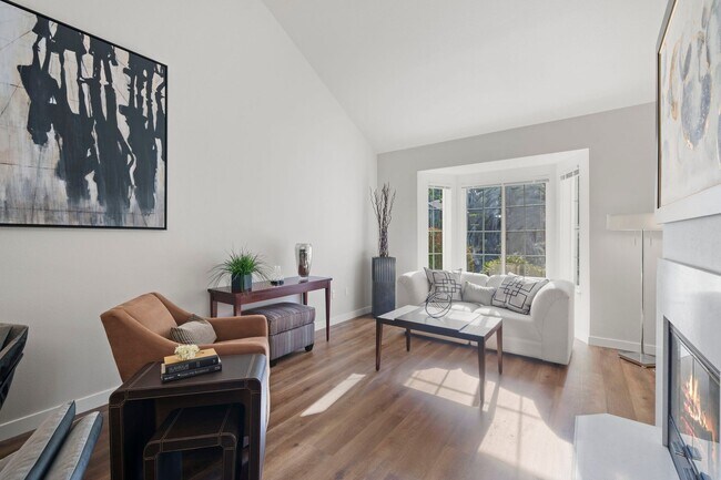 Foto del edificio - Water’s Edge Townhomes – Luxury Townhomes for Rent in Tacoma