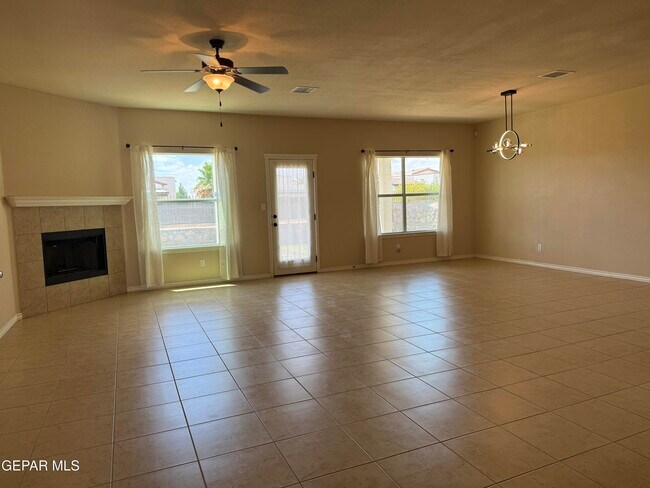 Building Photo - 5601 Valley Maple Dr