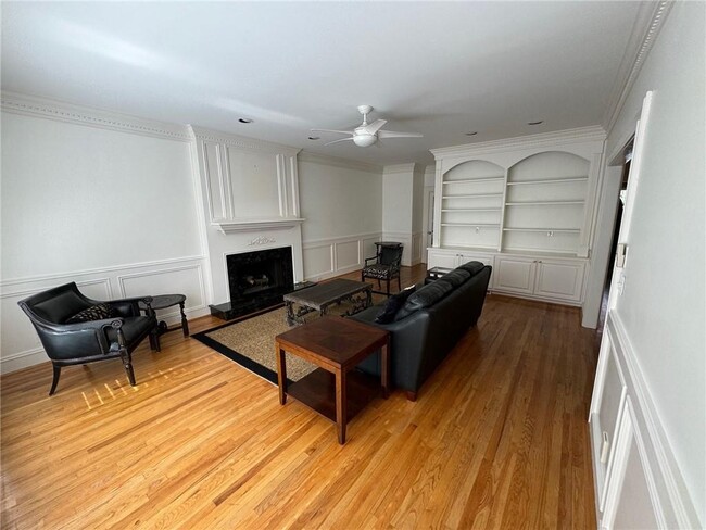 Building Photo - 1110 Longwood Trce