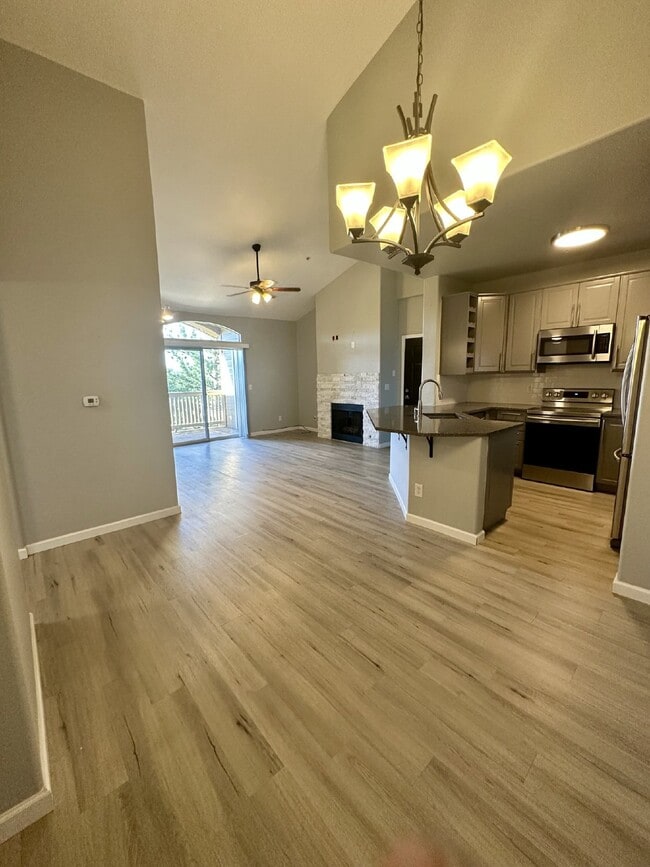 Building Photo - Don't Miss This Stunning Top Floor Unit in Littleton, CO! Stunning View From Private Balcony!!