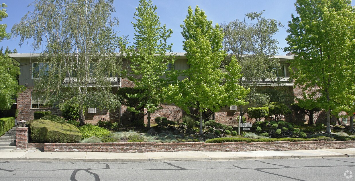 Building Photo - 2145 Donald Dr
