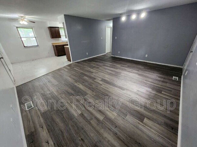 Foto del edificio - 7738 N 42nd 1/2 St