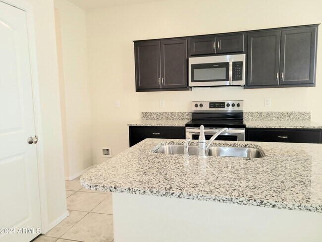 Foto del edificio - 11418 E Cliffrose Ln