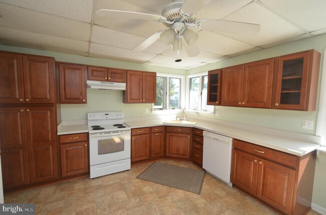 Building Photo - 6049 Parkers Creek Dr