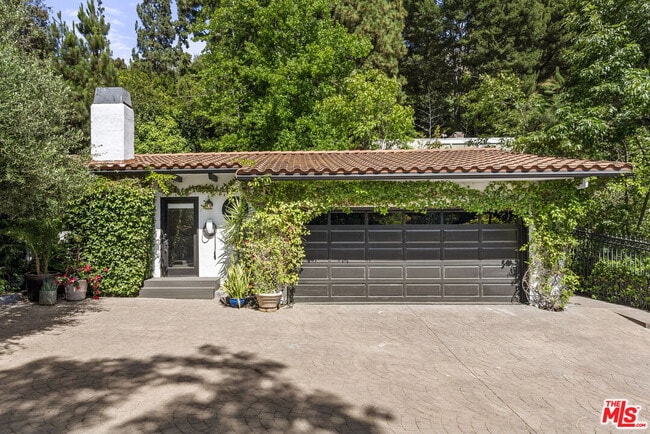 Building Photo - 9559 Sherwood Forest Ln