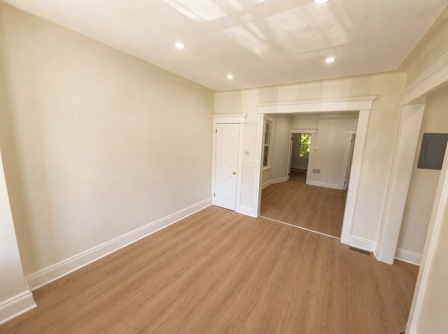 Building Photo - 22 Stegman St