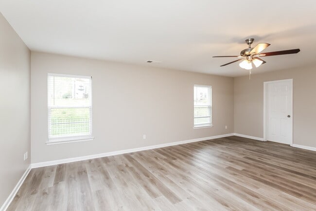 Building Photo - 315 Yellow Iris Rd SE