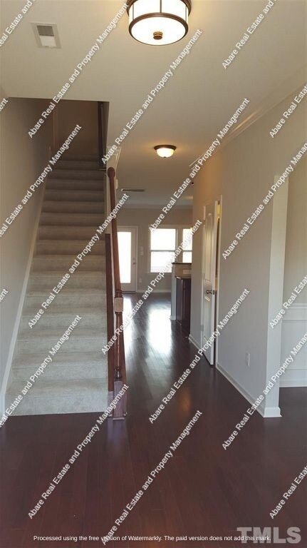 Building Photo - 441 Excalibur Dr