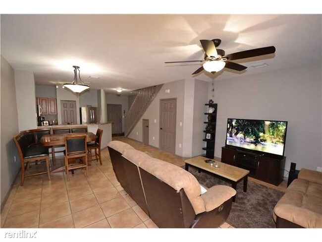 Building Photo - 8809 S Isles Cir