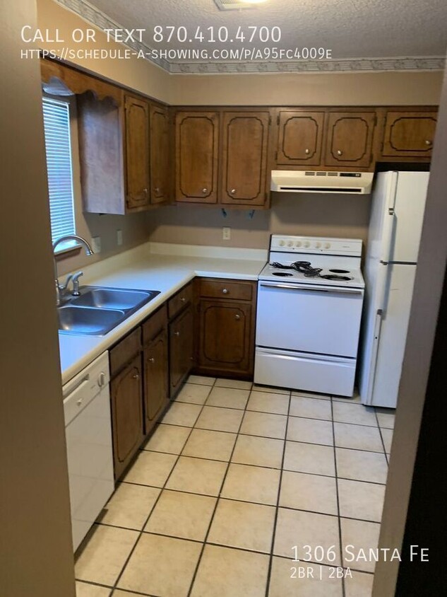 Primary Photo - Spacious 3 bedroom, 2 bath townhouse with ...