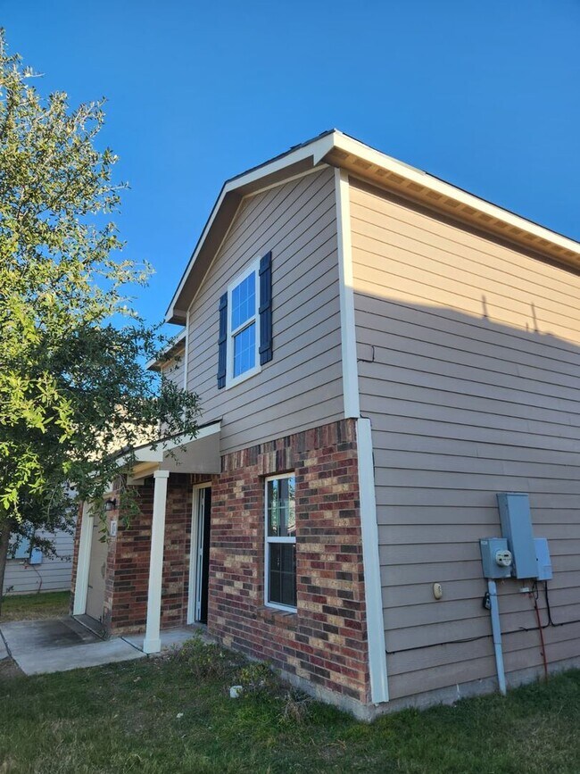 Foto del edificio - BEAUTIFUL HOME IN JARRELL. MOVE IN READY!.