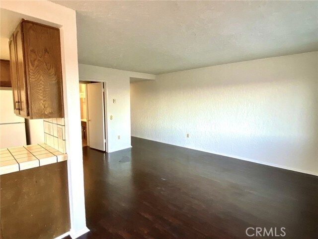Building Photo - 1322 W 9th St