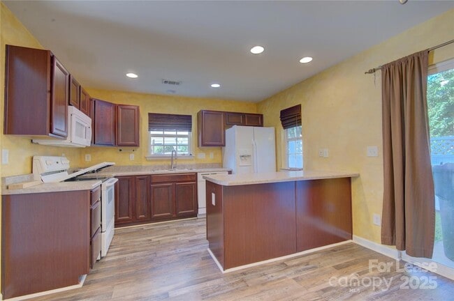 Building Photo - 2587 Brackley Pl NW