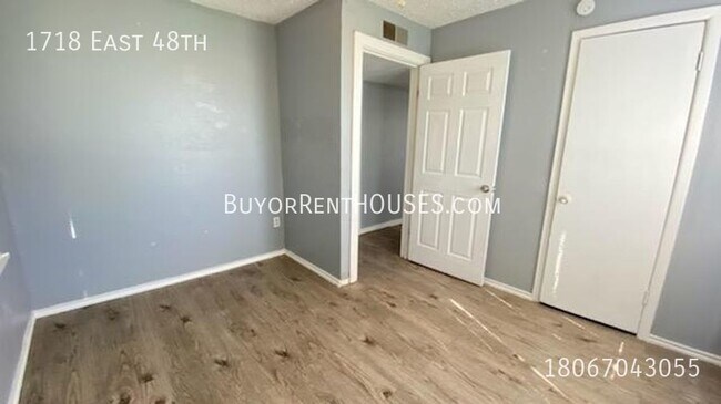 Foto del edificio - RENT is $725+ Pay $0 deposit at Move-In (S...
