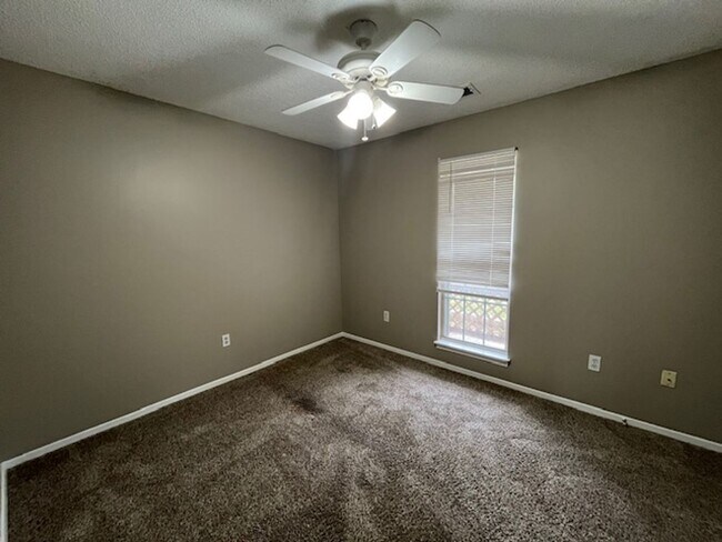 Building Photo - Renovated 4 Bedroom 2 Bath Home for Rent!!