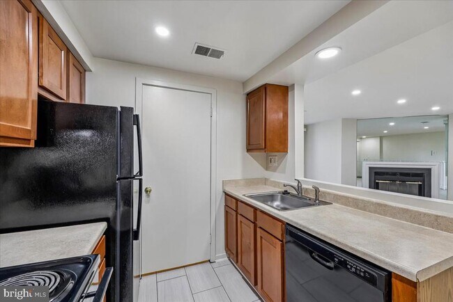 Building Photo - 9793 Hellingly Pl