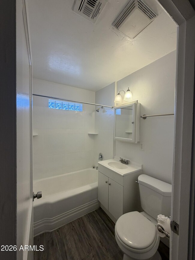 Building Photo - 712 W Taylor St