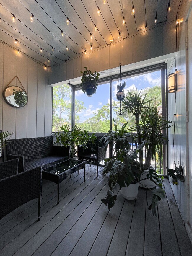 Building Photo - 10415 Carrollbrook Cir